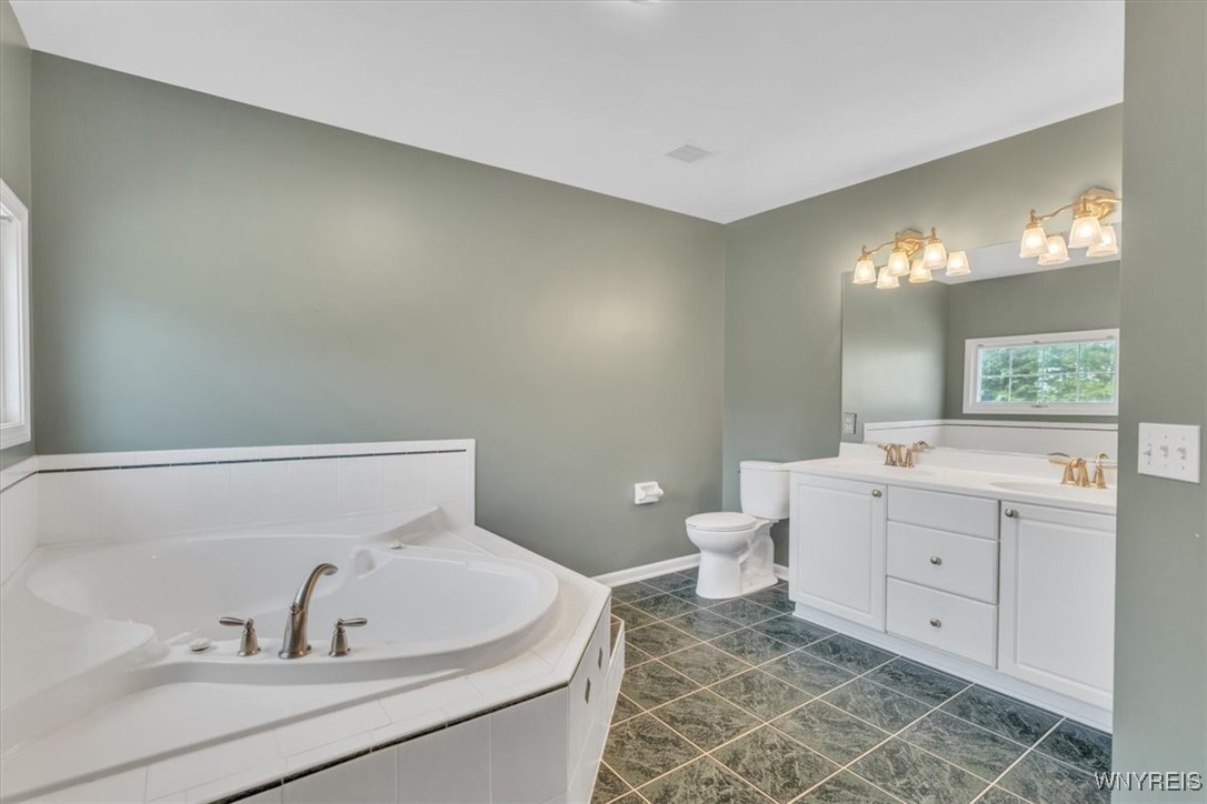 10 Hampton Court Lancaster, NY 14086 - Photo 35 of 47