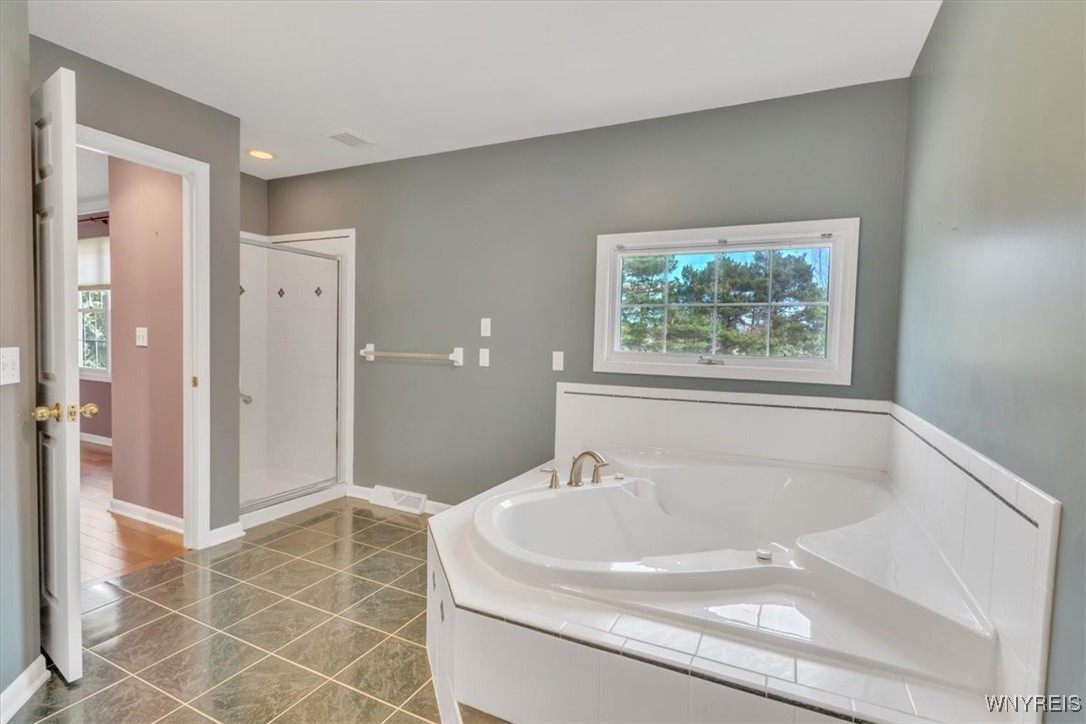 10 Hampton Court Lancaster, NY 14086 - Photo 36 of 47