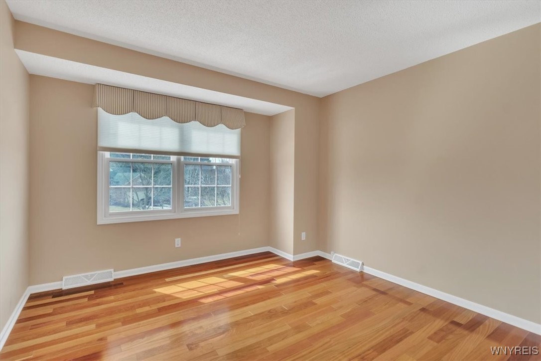 10 Hampton Court Lancaster, NY 14086 - Photo 37 of 47