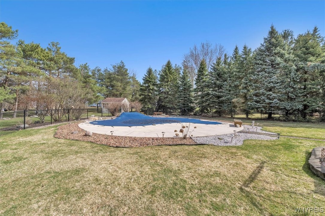 10 Hampton Court Lancaster, NY 14086 - Photo 6 of 47