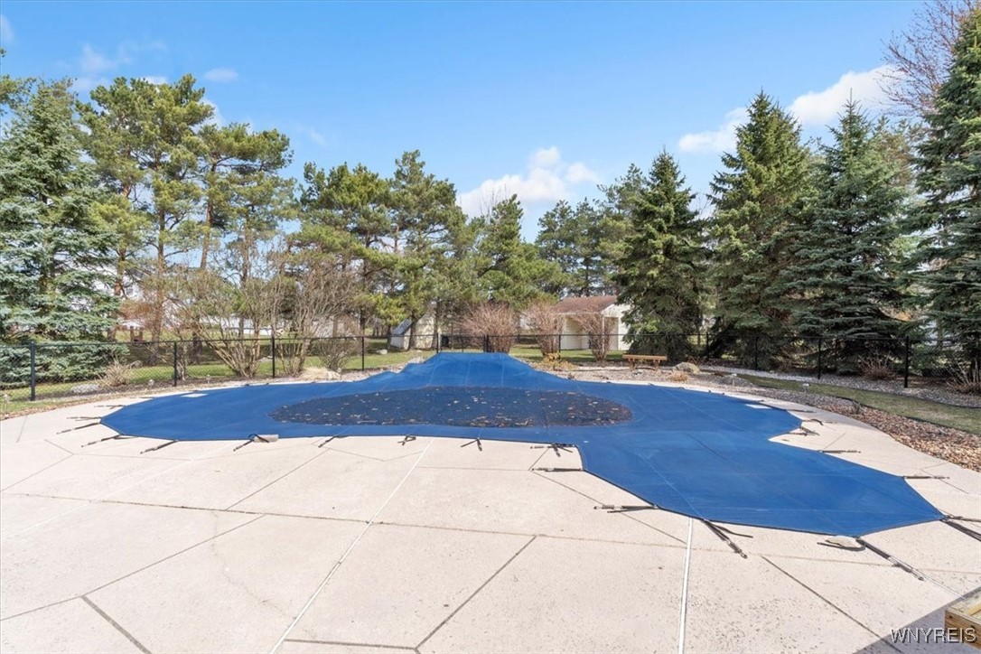 10 Hampton Court Lancaster, NY 14086 - Photo 8 of 47