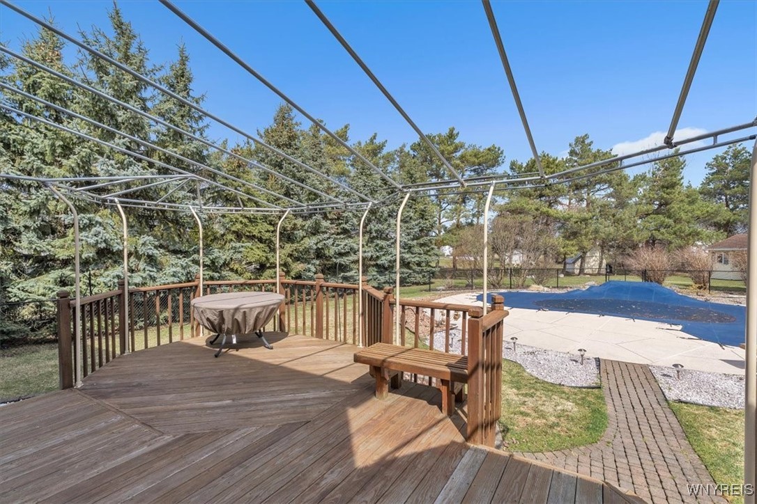 10 Hampton Court Lancaster, NY 14086 - Photo 9 of 47