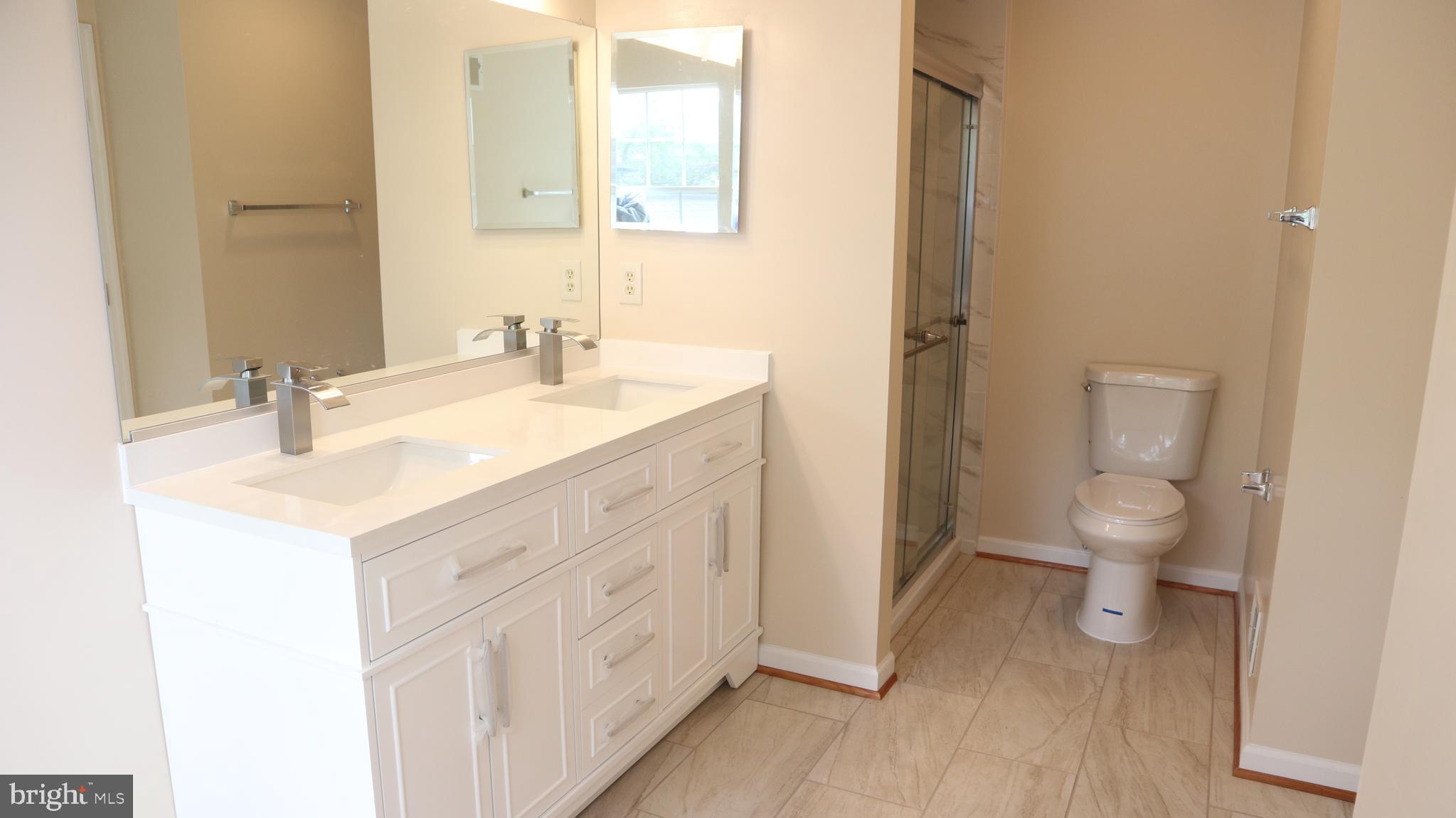 14723 Top Sergeant Lane Centreville, VA 20121 - Photo 21 of 35 Primary Bathroom