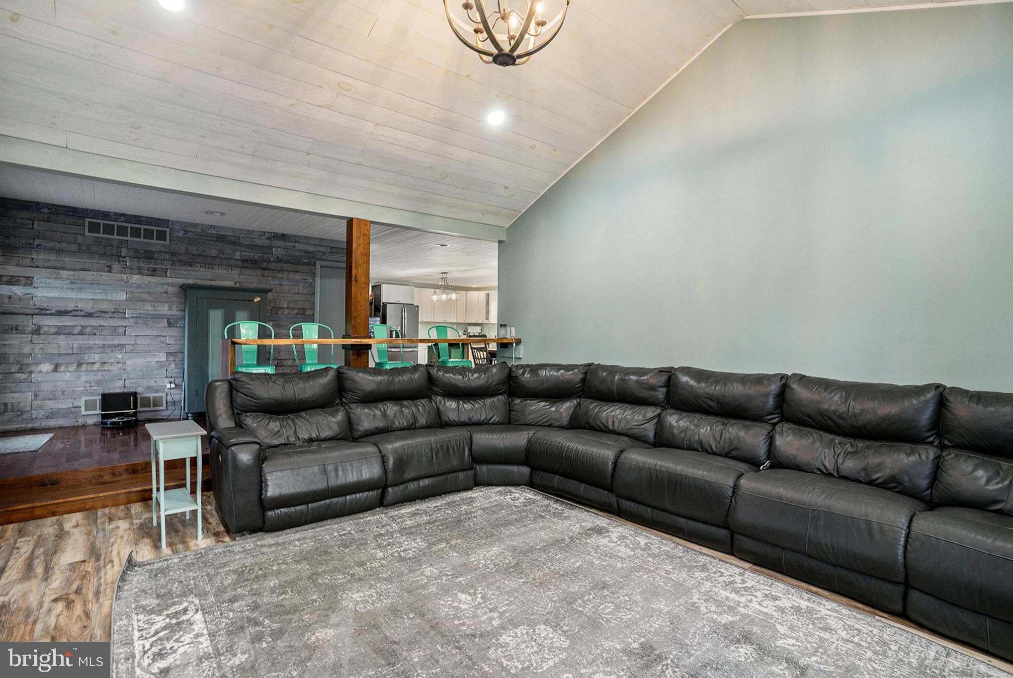 561 Scott Road Pipersville, PA 18947 - Photo 8 of 42 Living Room/ Great Room