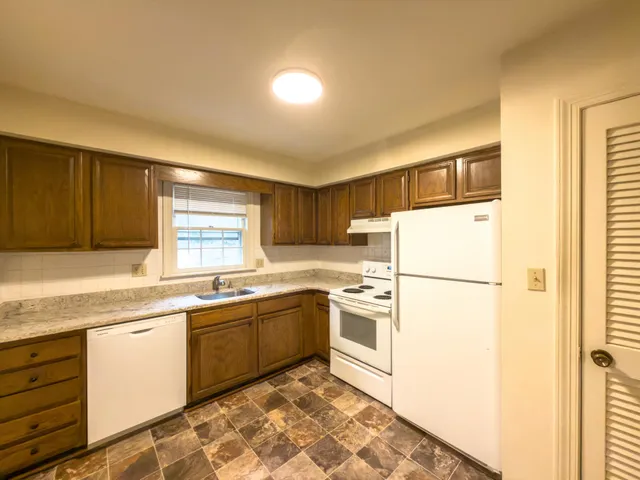 $1,300 | 847 King James Street Southwest, Unit A, Roanoke, VA 24014