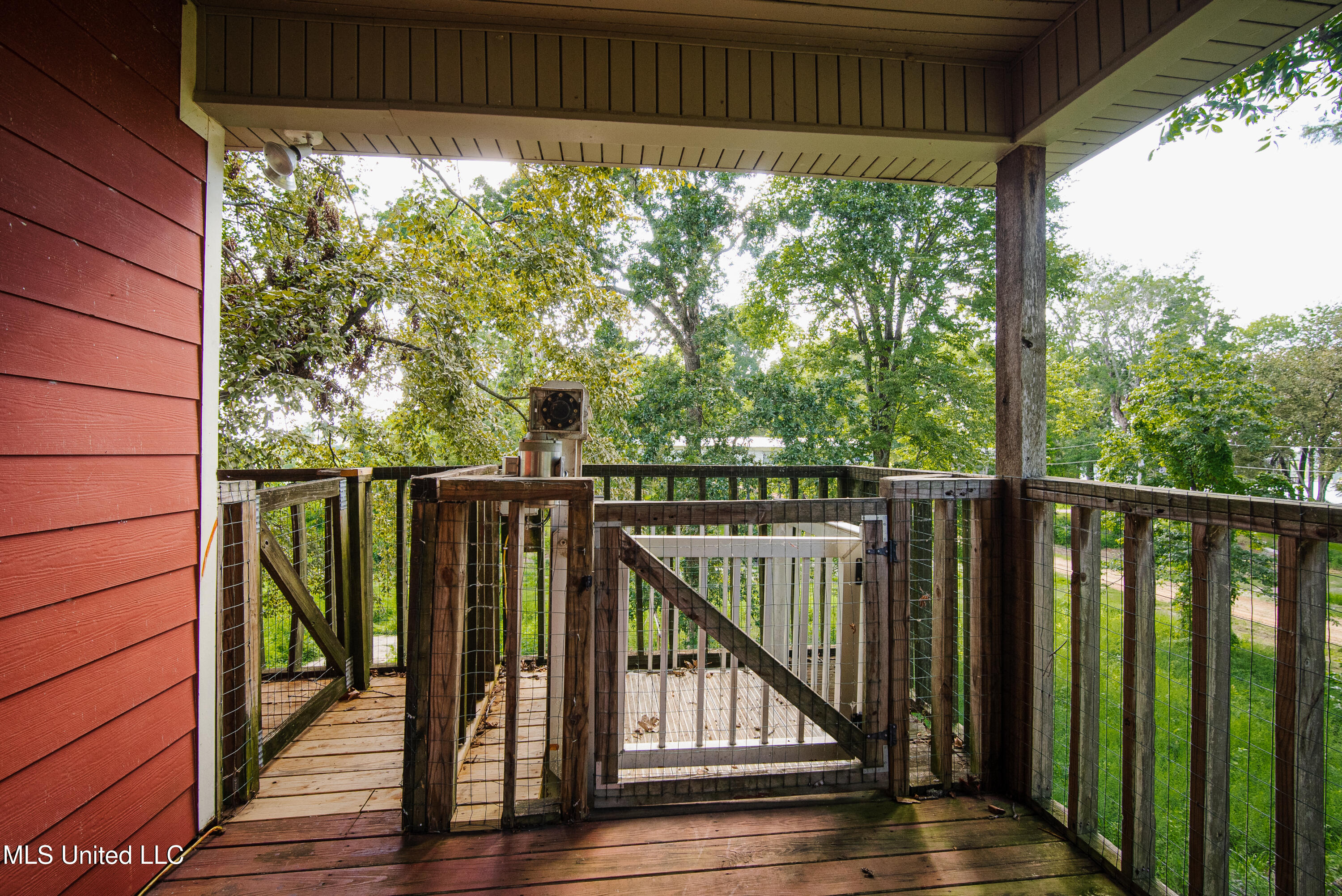 595 Laney Camp Road Vicksburg, MS 39183 - Photo 11 of 45 Legacy Cargo Lift