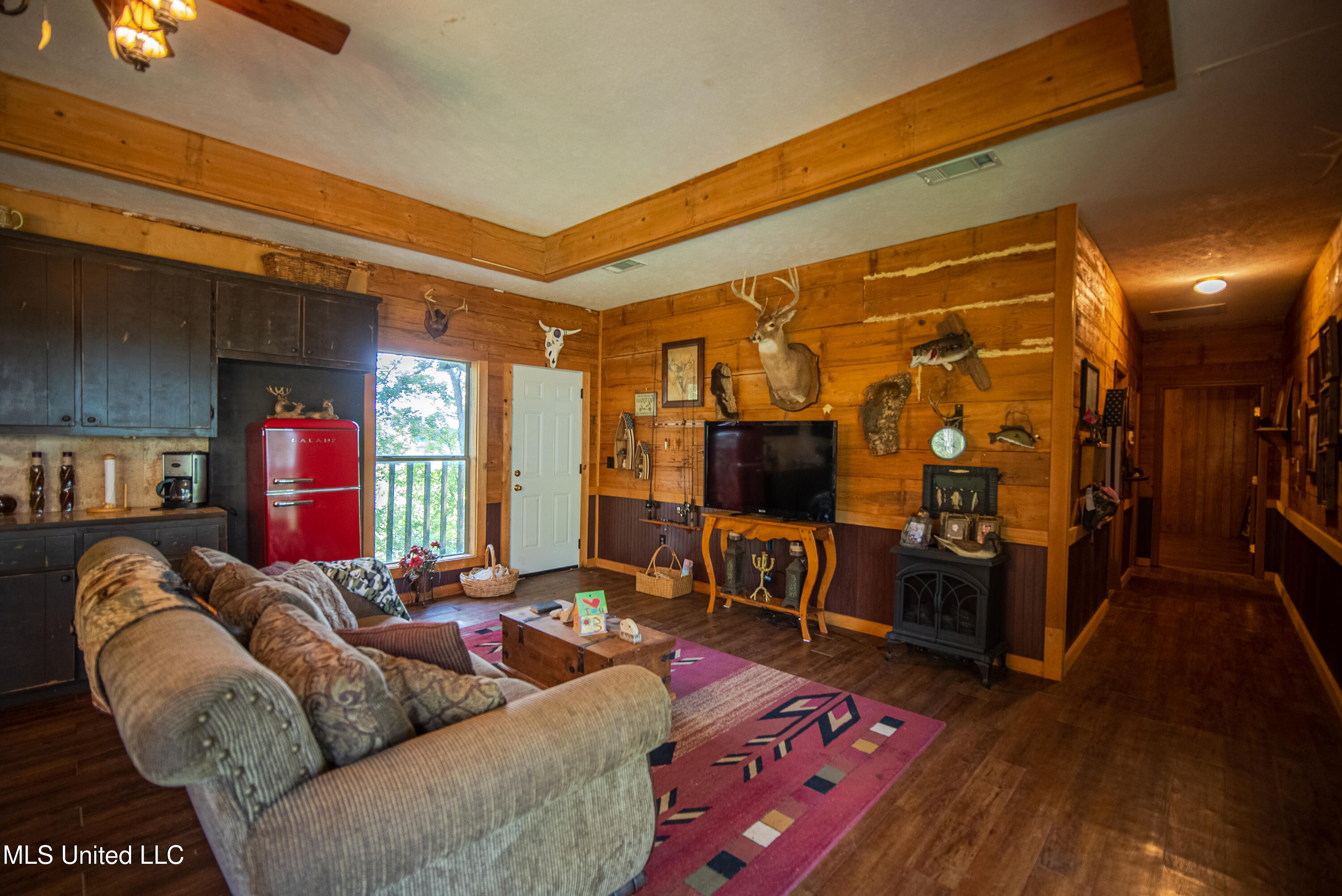 595 Laney Camp Road Vicksburg, MS 39183 - Photo 16 of 45 Living room