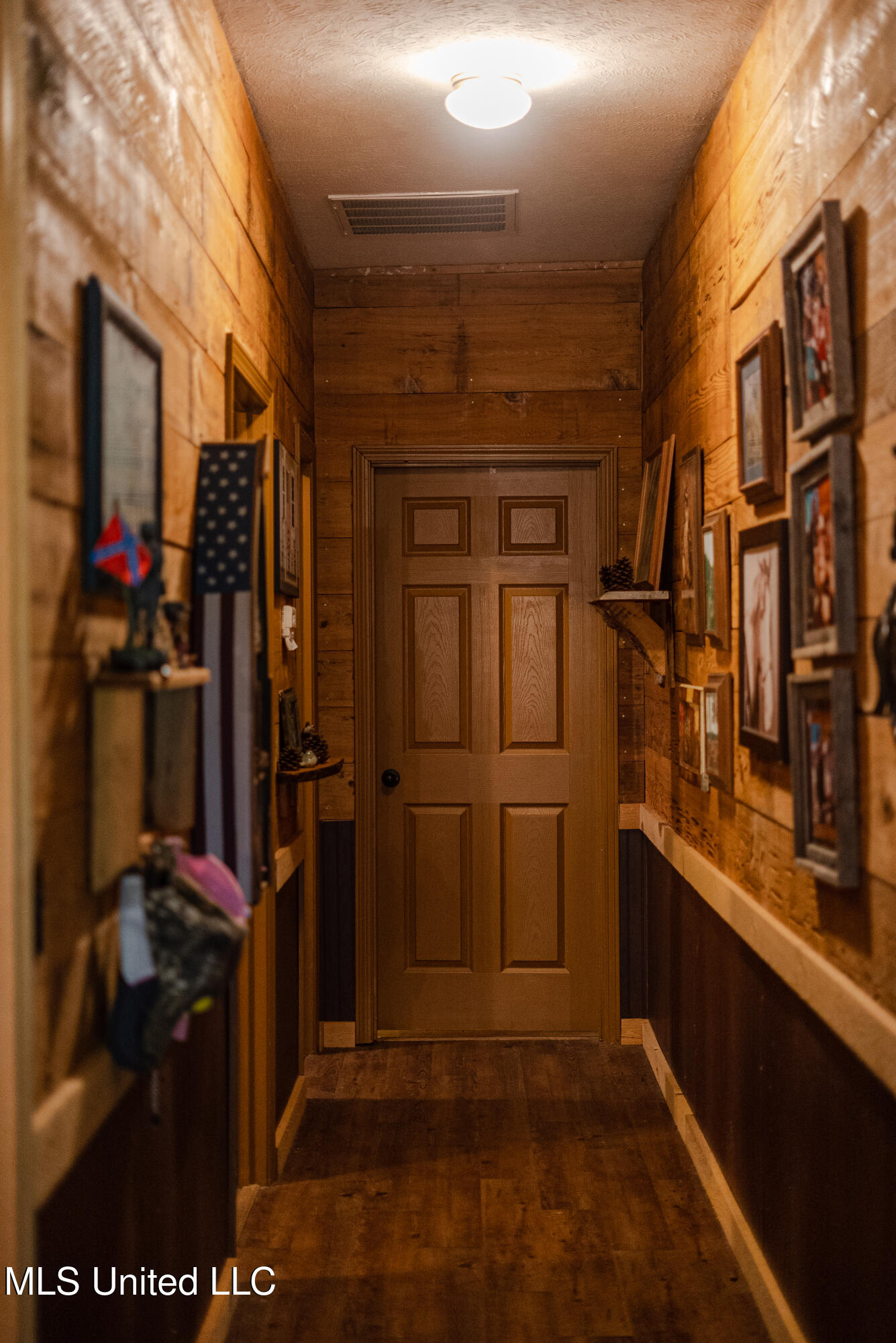 595 Laney Camp Road Vicksburg, MS 39183 - Photo 23 of 45 Hallway