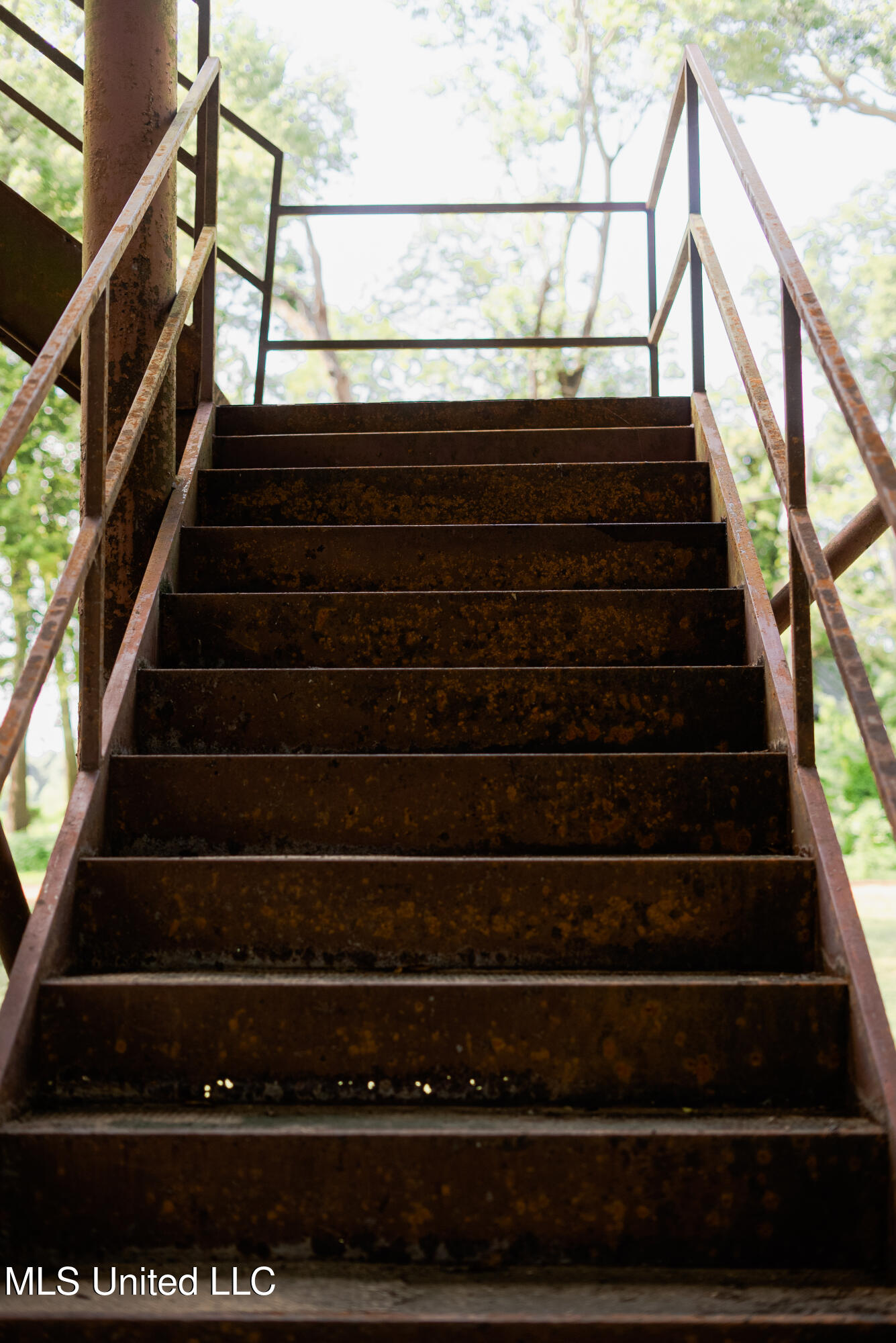 595 Laney Camp Road Vicksburg, MS 39183 - Photo 33 of 45 Stairs