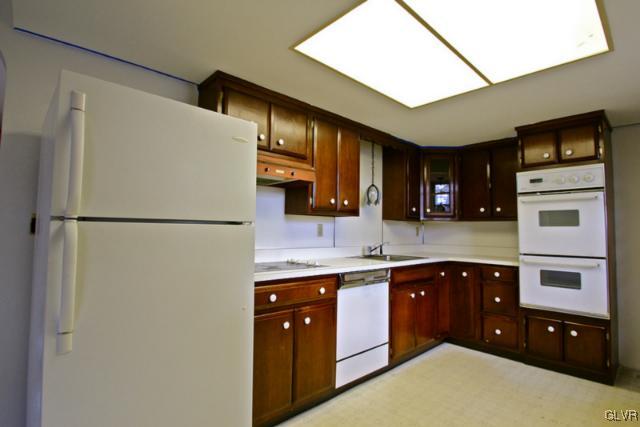 961 Catasauqua Road Whitehall, PA 18052 - Photo 2 of 8 Gallery Image 2