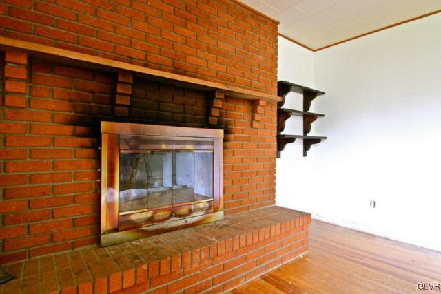 961 Catasauqua Road Whitehall, PA 18052 - Photo 4 of 8 Gallery Image 4