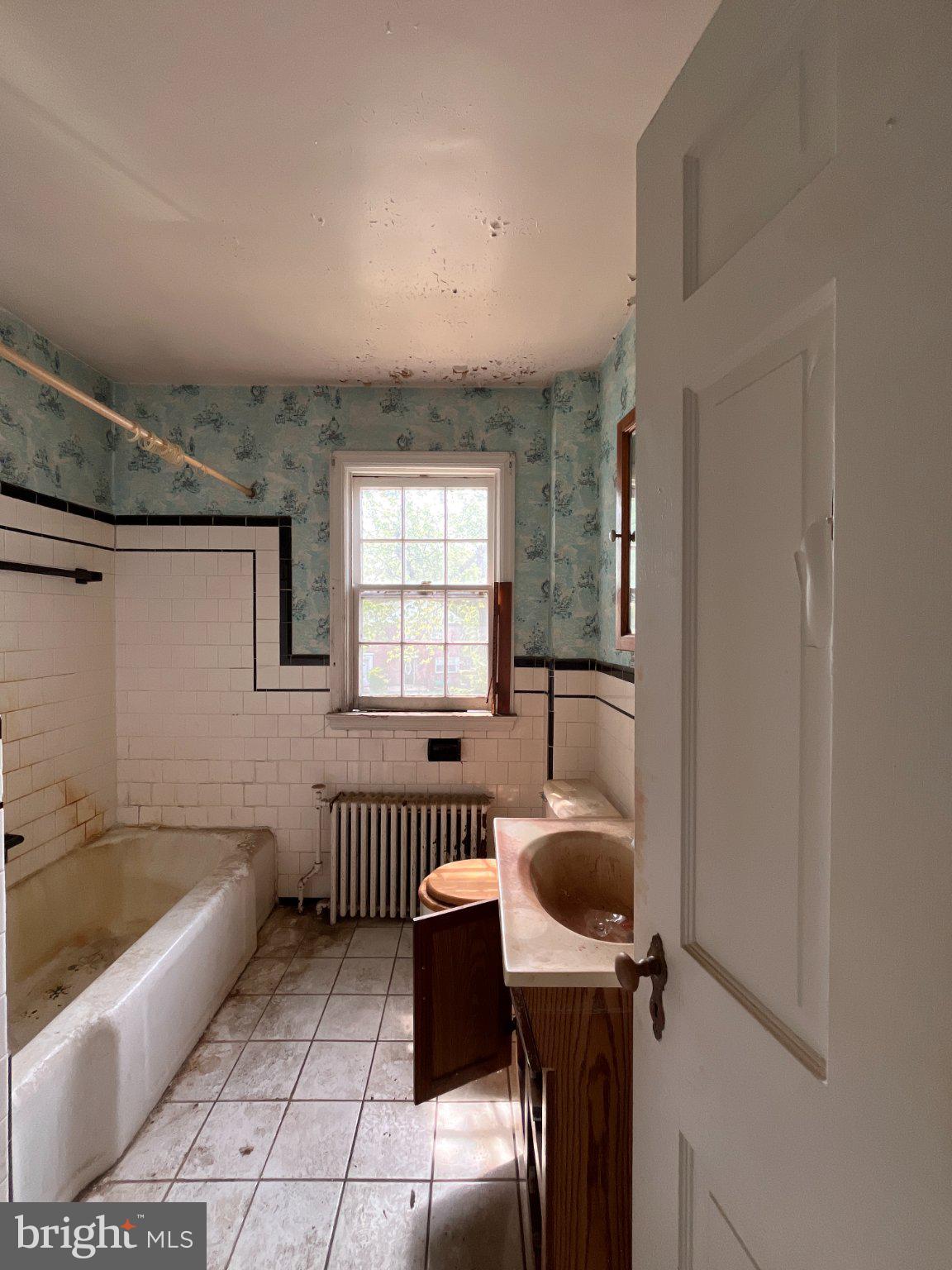 5906 Ayleshire Road Baltimore, MD 21239 - Photo 28 of 41 Vintage full bathroom