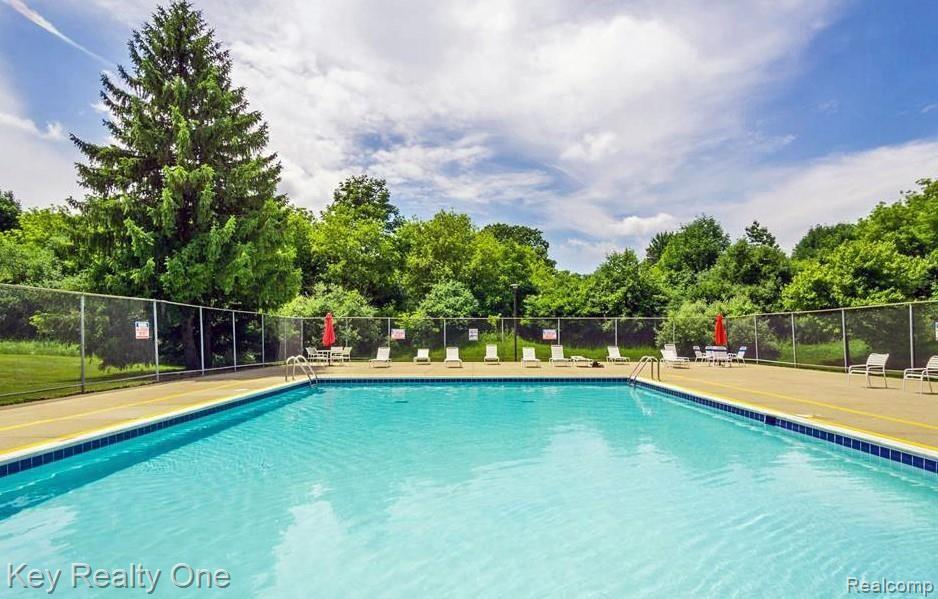 930 Little Hill Court Rochester Hills, MI 48307 - Photo 18 of 22