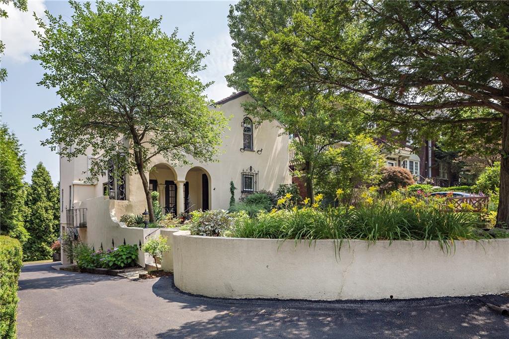 209 Gladstone Road Pittsburgh, PA 15217 - Photo 2 of 25 Gallery Image 2