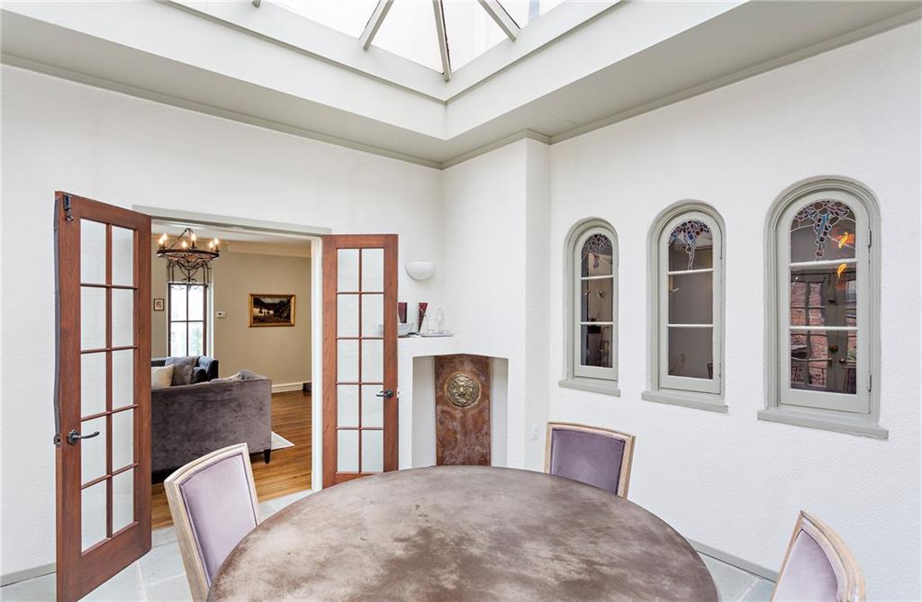 209 Gladstone Road Pittsburgh, PA 15217 - Photo 11 of 25 Gallery Image 11