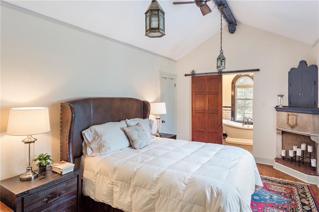 209 Gladstone Road Pittsburgh, PA 15217 - Photo 15 of 25 Gallery Image 15