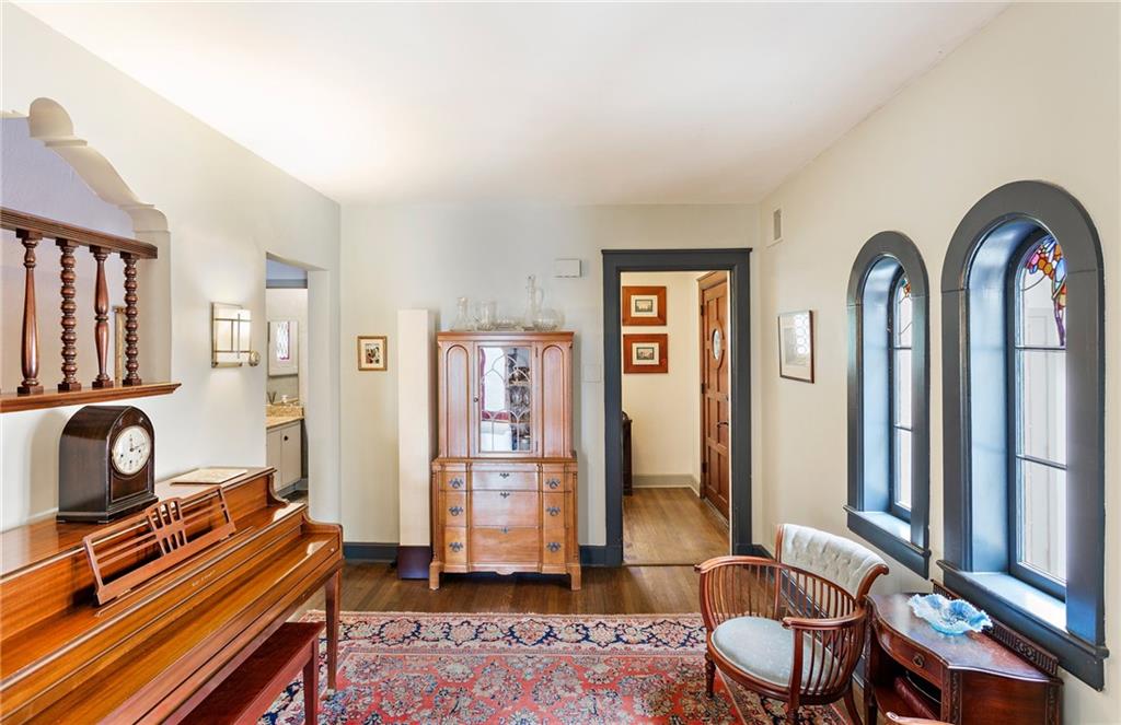 209 Gladstone Road Pittsburgh, PA 15217 - Photo 6 of 25 Gallery Image 6