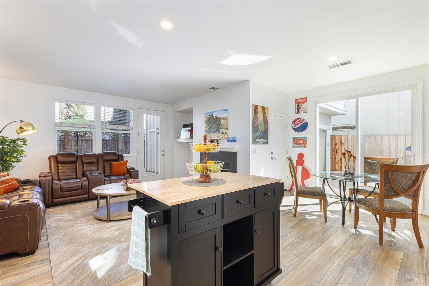 930 Langeburg Street Santa Rosa, CA 95407 - Photo 15 of 45 Kitchen, dining, living room combination