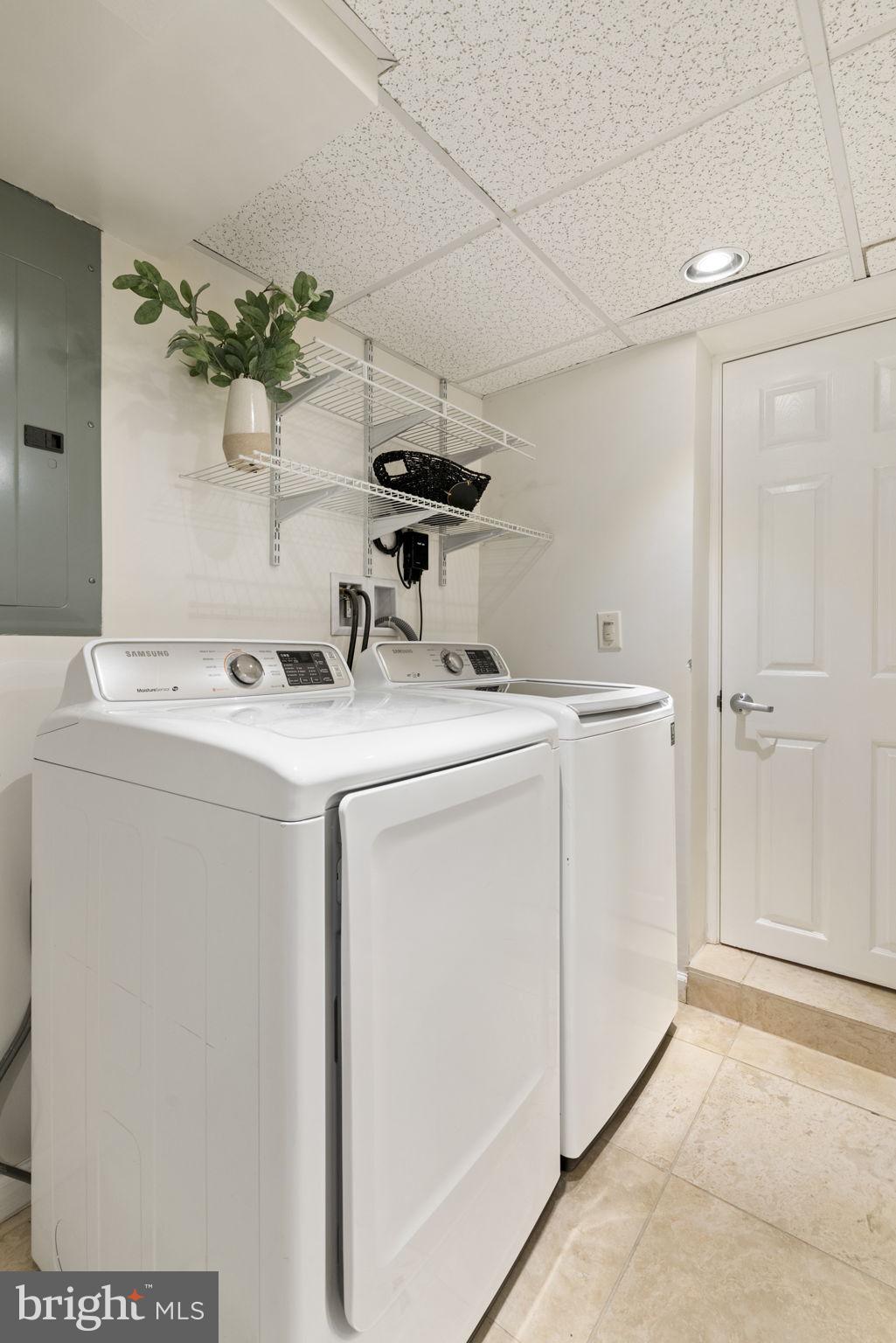 2732 Fort Drive Alexandria, VA 22303 - Photo 31 of 47 a utility room with dryer and washer