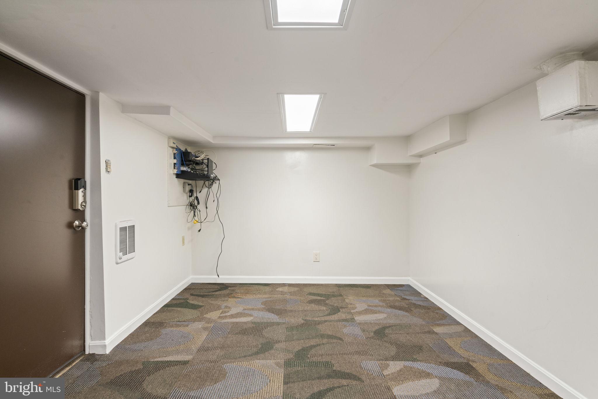 2732 Fort Drive Alexandria, VA 22303 - Photo 35 of 47 an empty room with a empty space