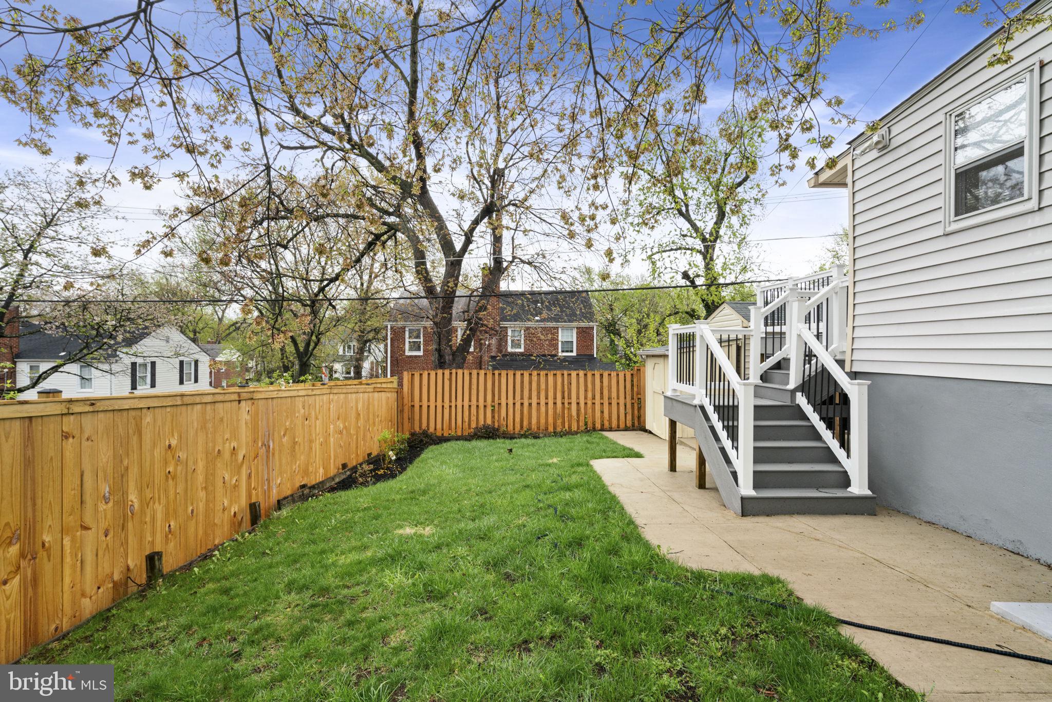 2732 Fort Drive Alexandria, VA 22303 - Photo 38 of 47 a view of a backyard with wooden fence and a bench