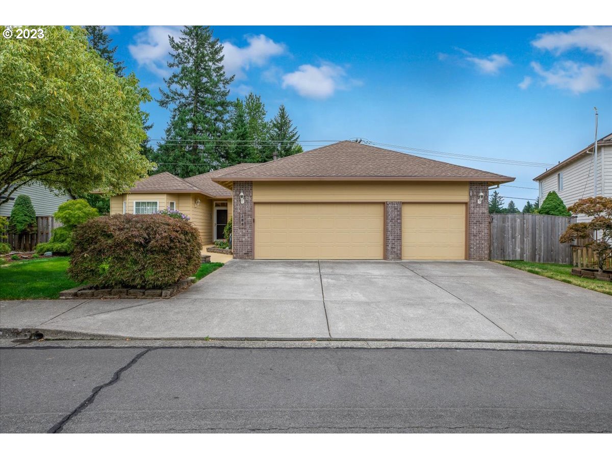 288 Southwest 38th Loop Gresham, OR 97080 - Photo 2 of 35