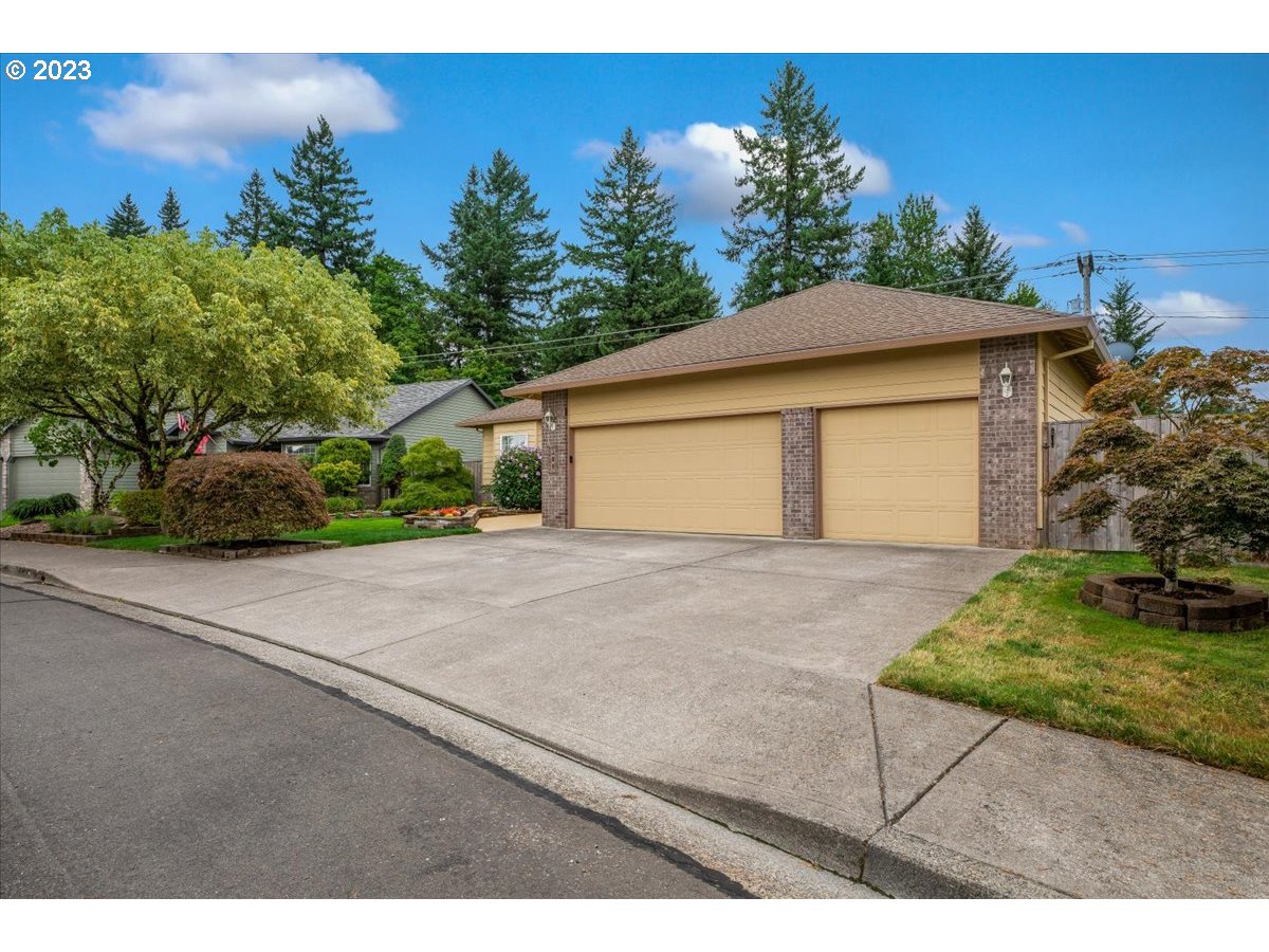 288 Southwest 38th Loop Gresham, OR 97080 - Photo 3 of 35