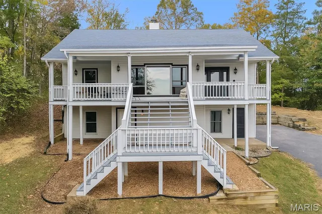 $368,400 | 9428 East Vista Drive, Hillsboro, MO 63050