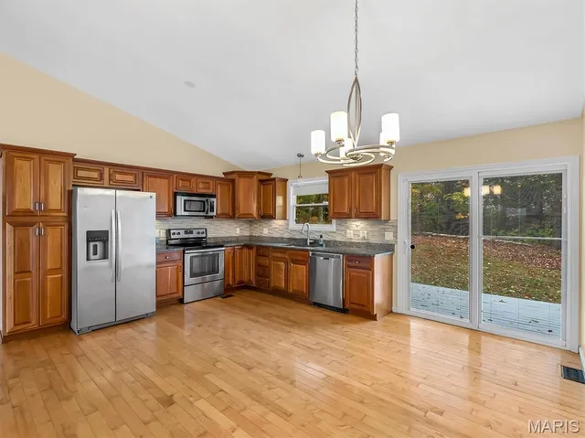 $368,400 | 9428 East Vista Drive, Hillsboro, MO 63050