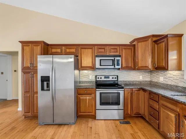 $368,400 | 9428 East Vista Drive, Hillsboro, MO 63050