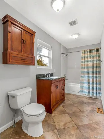 $368,400 | 9428 East Vista Drive, Hillsboro, MO 63050