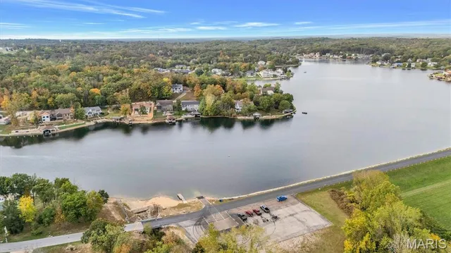 $368,400 | 9428 East Vista Drive, Hillsboro, MO 63050