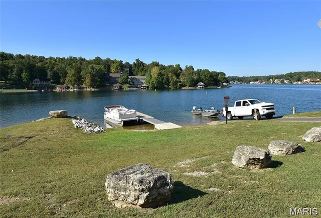 $368,400 | 9428 East Vista Drive, Hillsboro, MO 63050