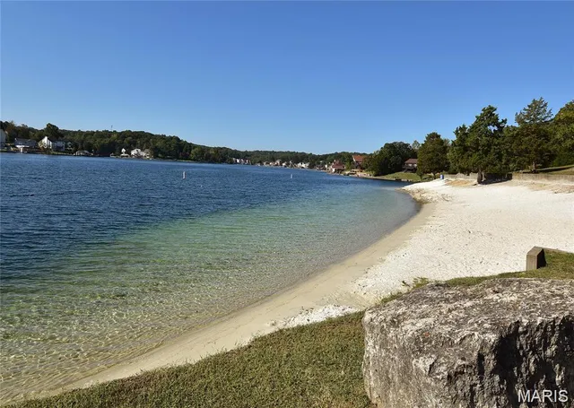 $368,400 | 9428 East Vista Drive, Hillsboro, MO 63050