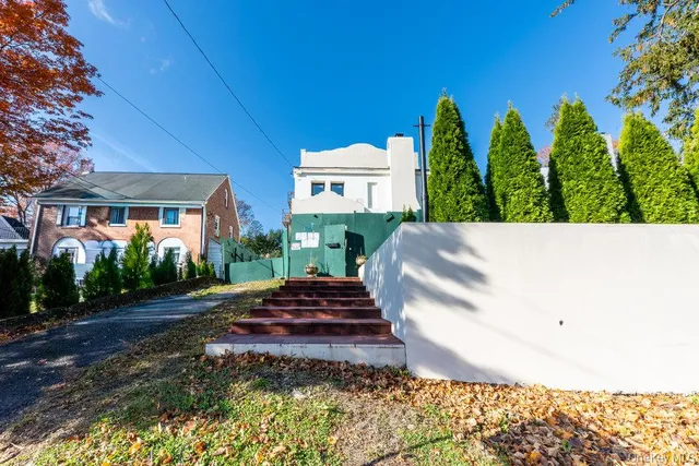 a view of a living room