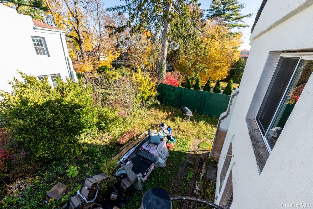 162 Old Mamaroneck Road White Plains, NY 10605 - Photo 20 of 22 a view of a yard