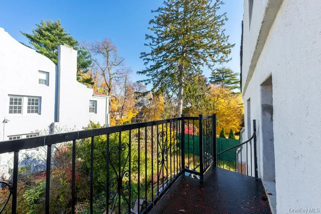 $1,150,000 | 162 Old Mamaroneck Road, White Plains, NY 10605