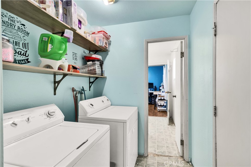 4805 Avenida La Mirada Joshua Tree, CA 92252 - Photo 23 of 38 a utility room with dryer and washer