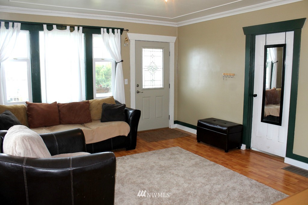 617 South 15th Street Renton, WA 98055 - Photo 8 of 23