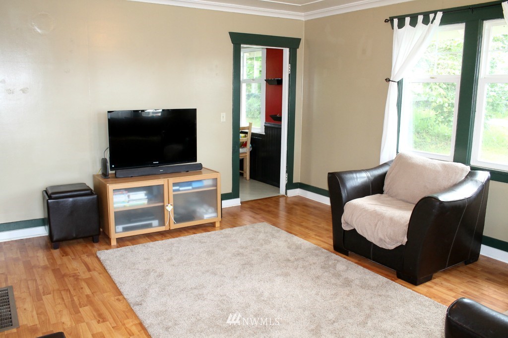 617 South 15th Street Renton, WA 98055 - Photo 9 of 23