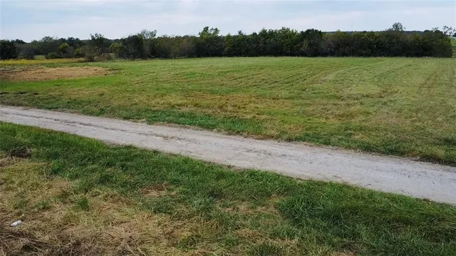 $99,000 | 18155 Highway 52, Mound City, KS 66056