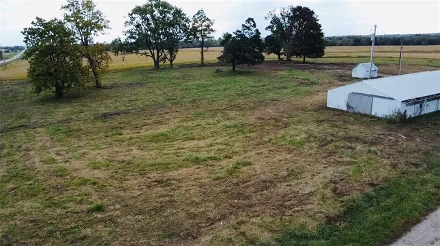 $99,000 | 18155 Highway 52, Mound City, KS 66056