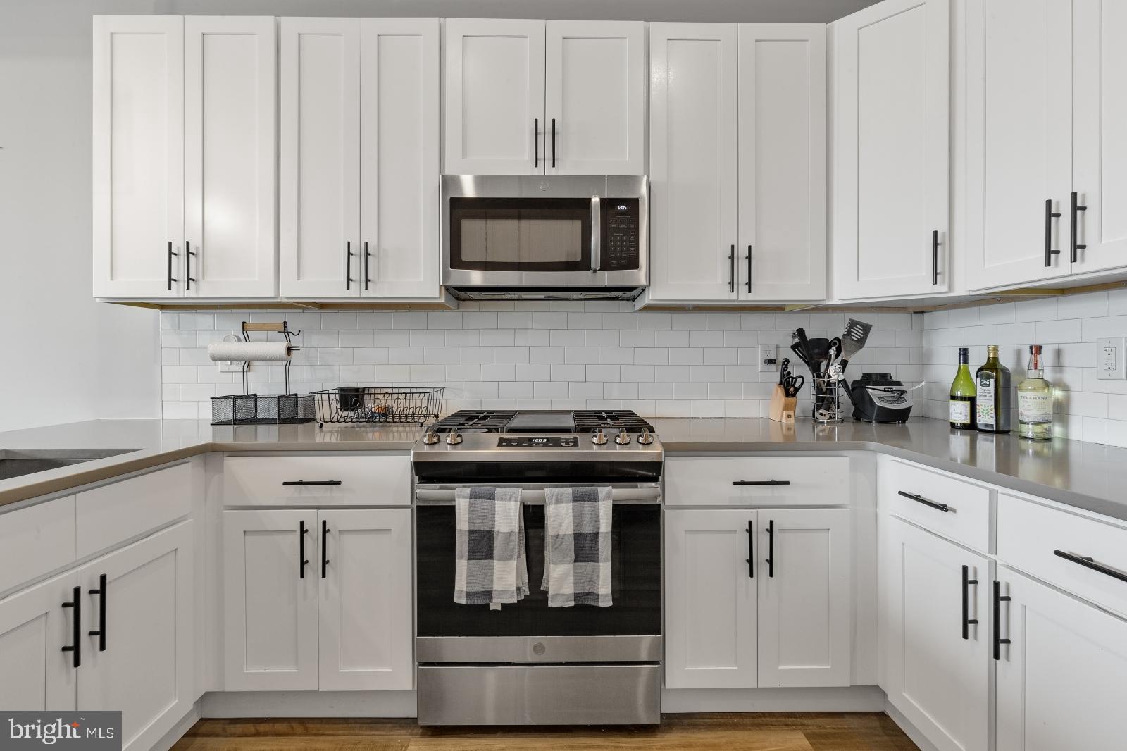 910 North 17th Street, Unit 3 Philadelphia, PA 19130 - Photo 2 of 29