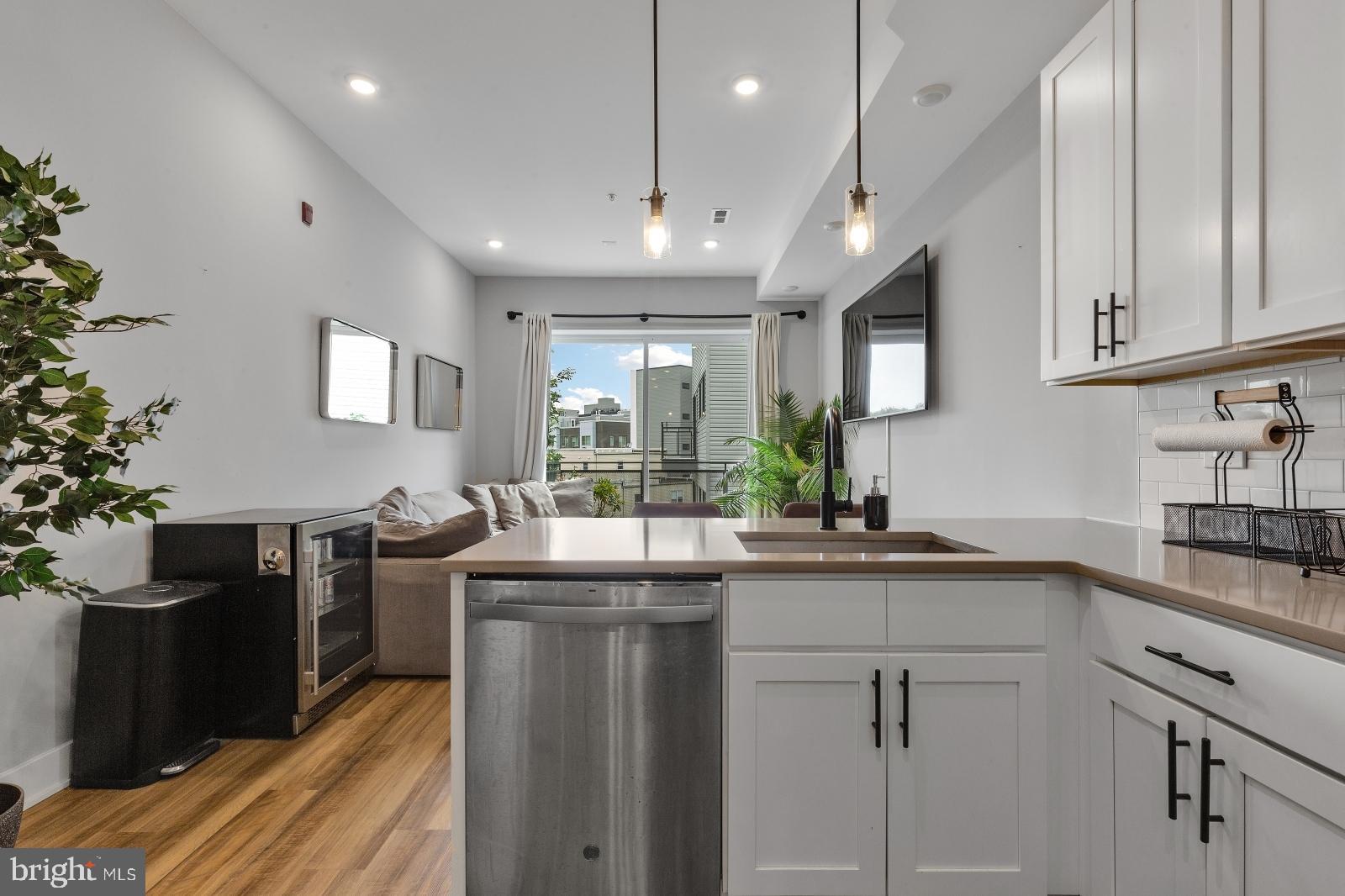 910 North 17th Street, Unit 3 Philadelphia, PA 19130 - Photo 4 of 29