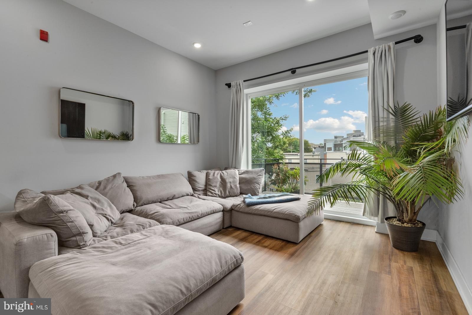910 North 17th Street, Unit 3 Philadelphia, PA 19130 - Photo 8 of 29