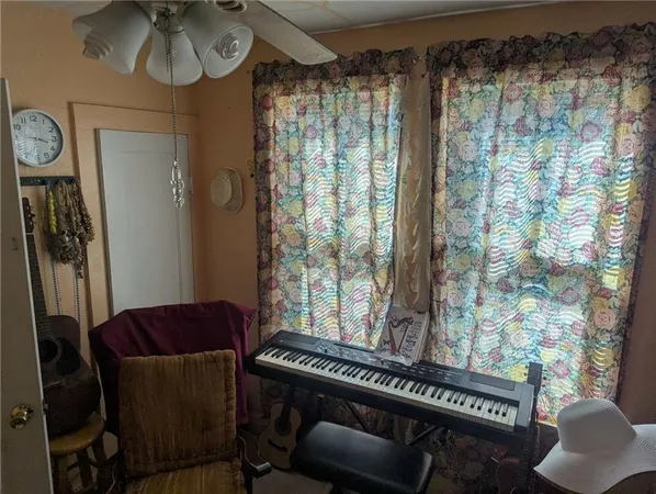 $129,900 | 809 West 25th Terrace, Higginsville, MO 64037