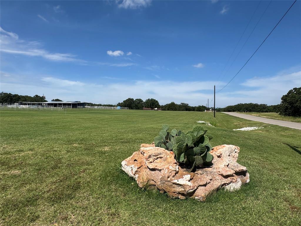 125 Rolling Bnd Road Alvord, TX 76225 - Photo 17 of 34