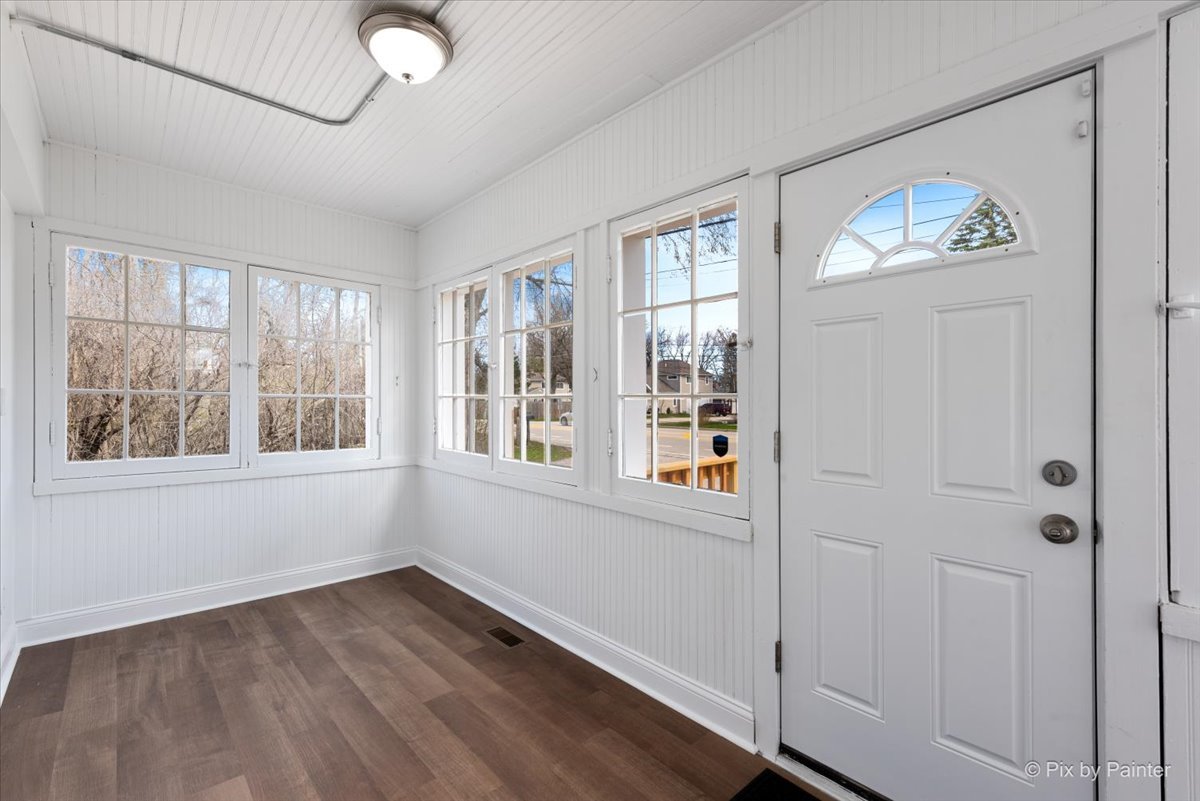 544 Hainesville Road, Unit 1 Round Lake Park, IL 60073 - Photo 2 of 24 Gallery Image 2