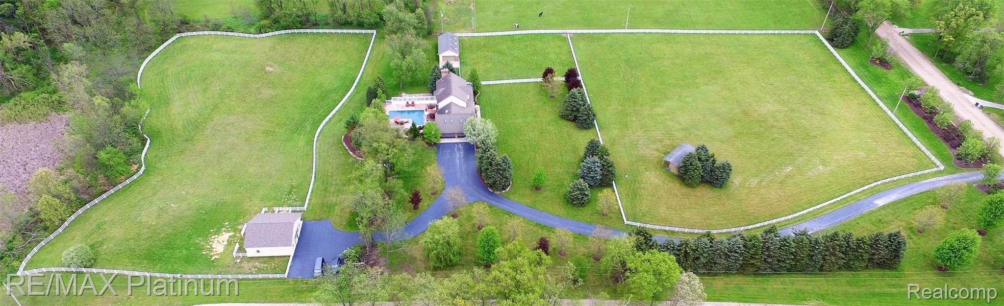 12983 Holtforth Road Fenton, MI 48430 - Photo 4 of 90 4.jpg
