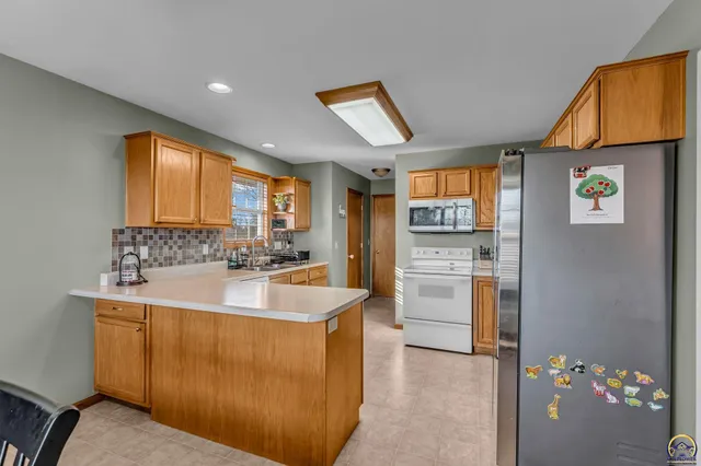 $314,900 | 3704 Northwest Cherry Creek Drive, Topeka, KS 66618